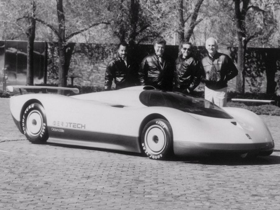  Oldsmobile Aerotech I Short Tail Concept 1987 года  (фото 3 из 7)